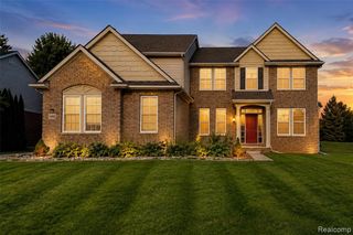 54908 N Grenelefe Circle, South Lyon, MI 48178