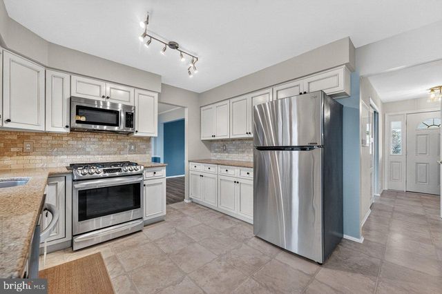 1 JOHN COURT, Hamilton, NJ 08620