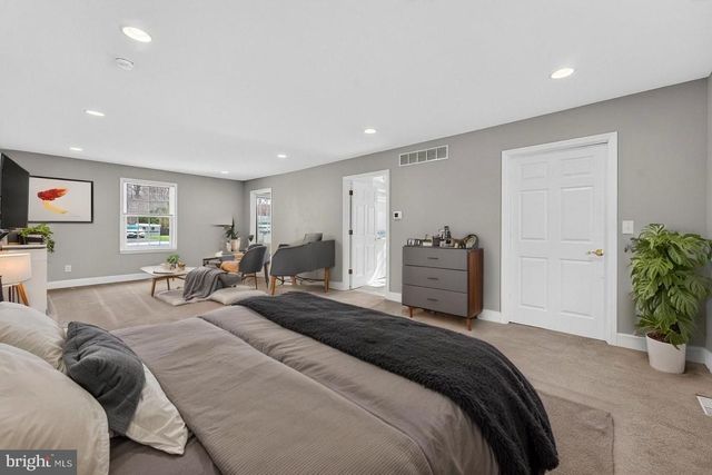 1 JOHN COURT, Hamilton, NJ 08620