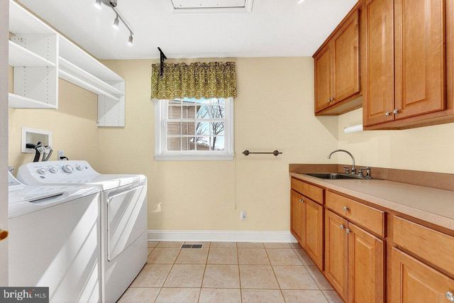 1 JOHN COURT, Hamilton, NJ 08620