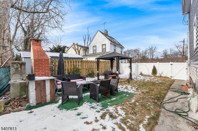 218 Muhlenberg Pl, Plainfield City, NJ 07060