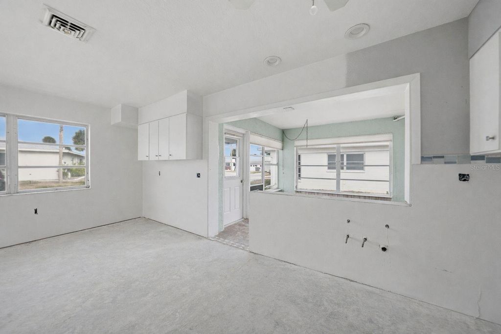 Image 14 of property listing at 40 PEARL STREET 40, Englewood, FL 34223