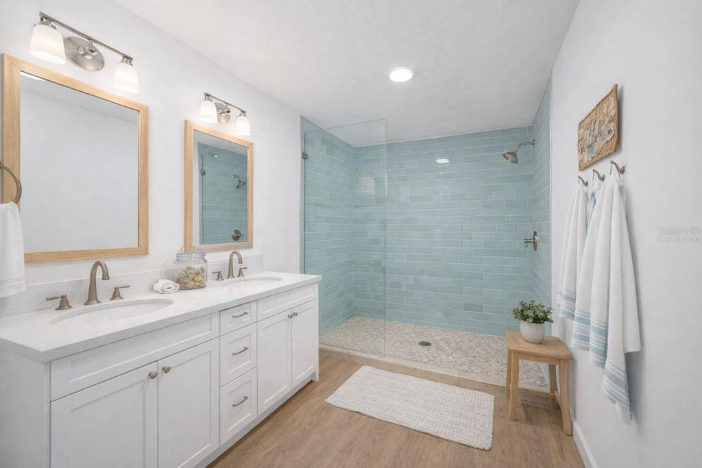 Image 24 of property listing at 40 PEARL STREET 40, Englewood, FL 34223