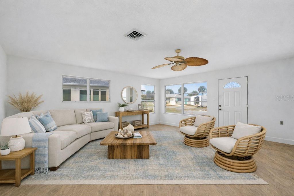 Image 4 of property listing at 40 PEARL STREET 40, Englewood, FL 34223