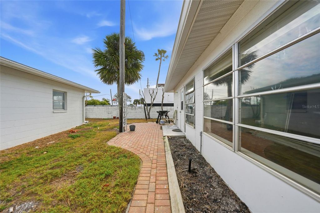 Image 31 of property listing at 40 PEARL STREET 40, Englewood, FL 34223