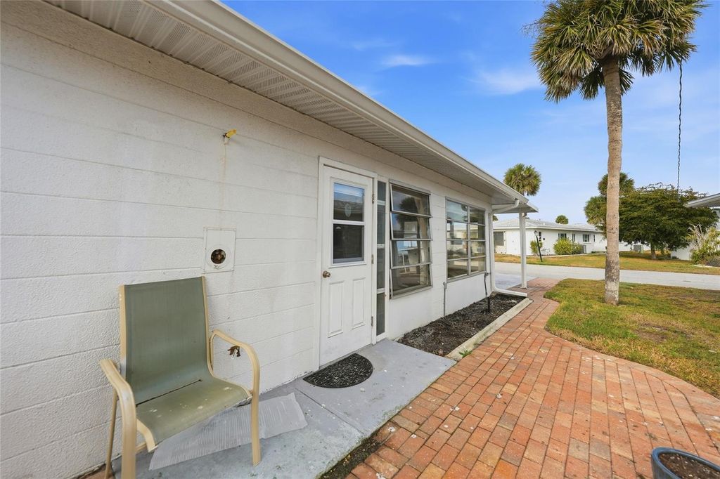 Image 32 of property listing at 40 PEARL STREET 40, Englewood, FL 34223