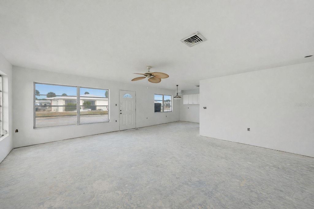 Image 5 of property listing at 40 PEARL STREET 40, Englewood, FL 34223