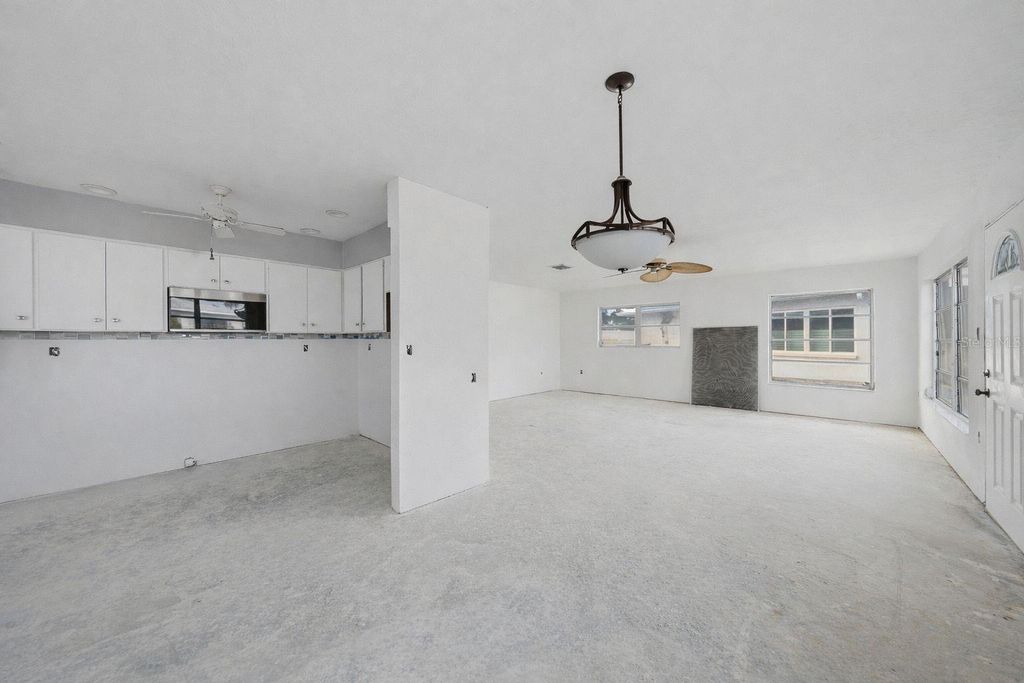 Image 8 of property listing at 40 PEARL STREET 40, Englewood, FL 34223