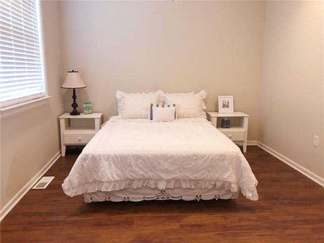 7890 W 158 Court, Overland Park, KS 66223