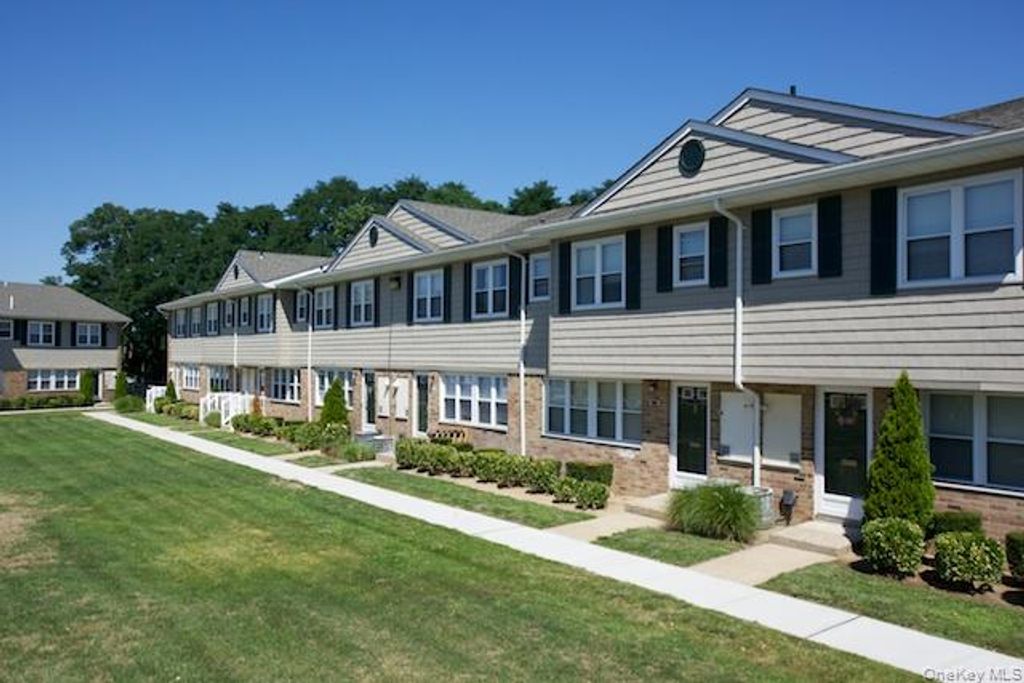 1355 Roanoke Avenue 11RG, Riverhead, NY 11901