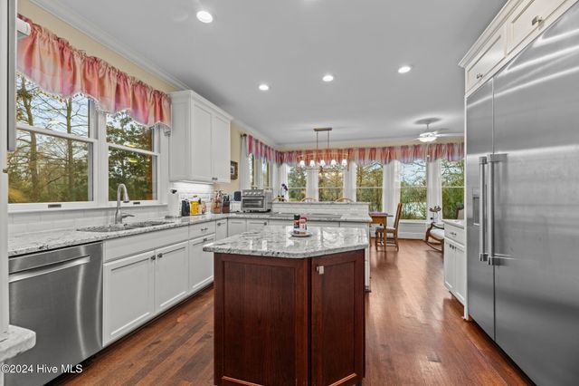 611 Creekwood Drive, Trent Woods, NC 28562