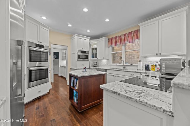611 Creekwood Drive, Trent Woods, NC 28562