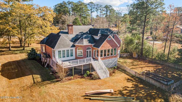 611 Creekwood Drive, Trent Woods, NC 28562
