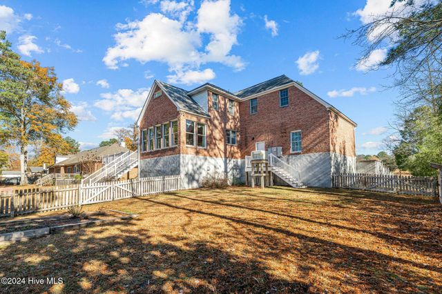 611 Creekwood Drive, Trent Woods, NC 28562