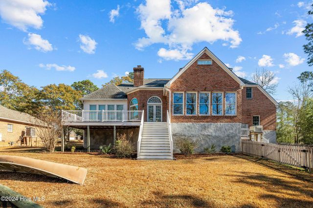 611 Creekwood Drive, Trent Woods, NC 28562