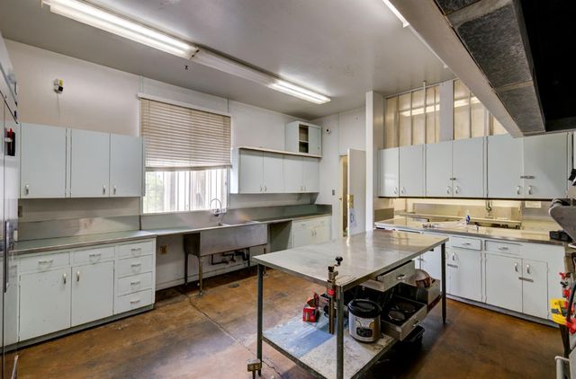 5327 N Millbrook Avenue, Fresno, CA 93710