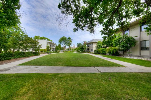 5327 N Millbrook Avenue, Fresno, CA 93710
