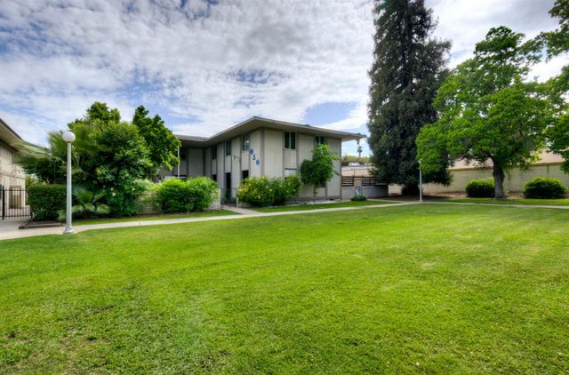 5327 N Millbrook Avenue, Fresno, CA 93710
