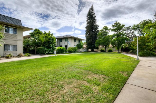 5327 N Millbrook Avenue, Fresno, CA 93710