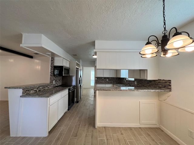 602 Rosewood Drive, Shenandoah, TX 77381