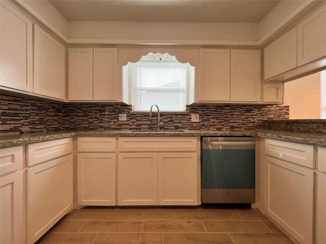 602 Rosewood Drive, Shenandoah, TX 77381