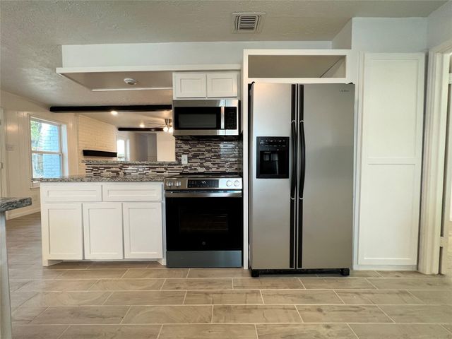 602 Rosewood Drive, Shenandoah, TX 77381