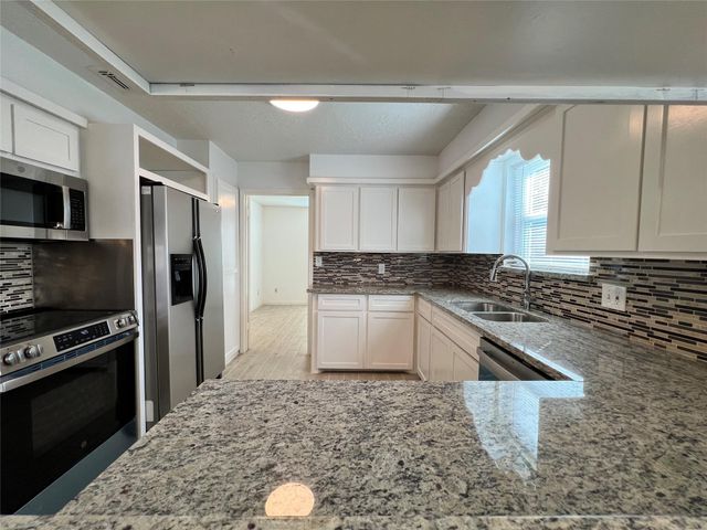 602 Rosewood Drive, Shenandoah, TX 77381