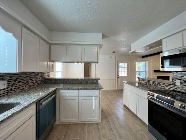 602 Rosewood Drive, Shenandoah, TX 77381