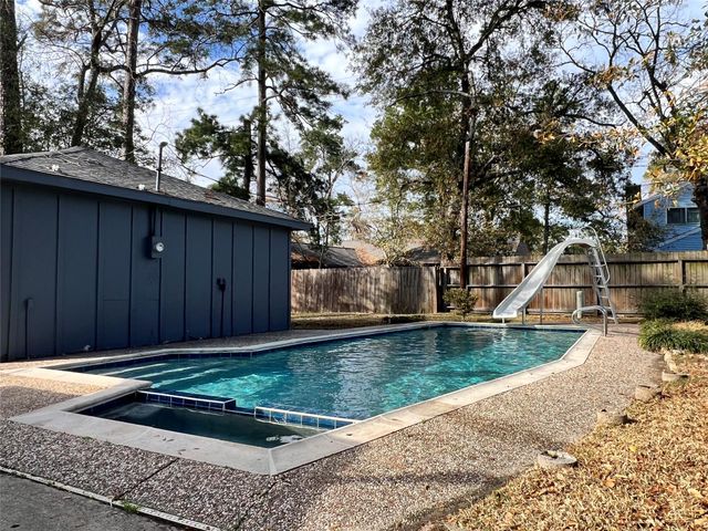 602 Rosewood Drive, Shenandoah, TX 77381