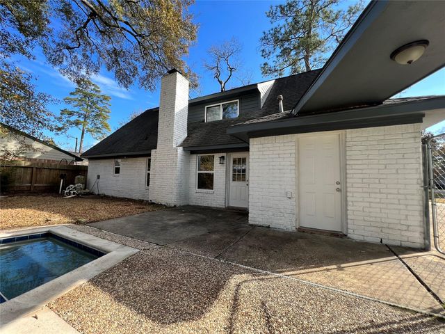 602 Rosewood Drive, Shenandoah, TX 77381