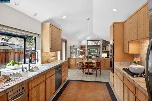 1219 1219 Whispering Oaks Dr, Danville, CA 94506