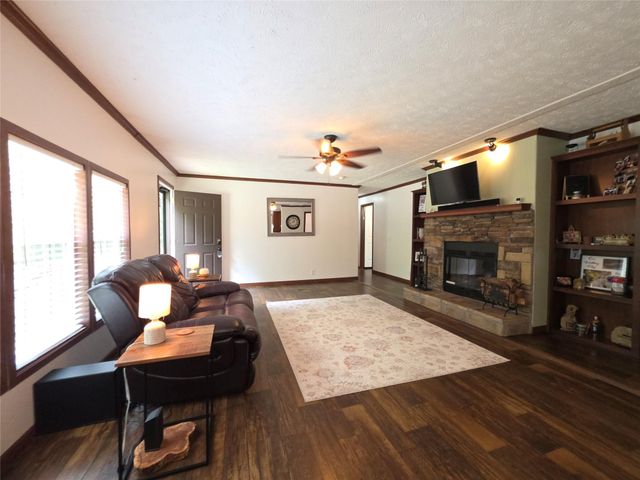 21683 White Oak Drive, Conroe, TX 77306