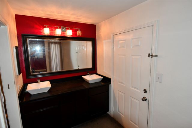 3121 Sondra Drive 204, Fort Worth, TX 76107