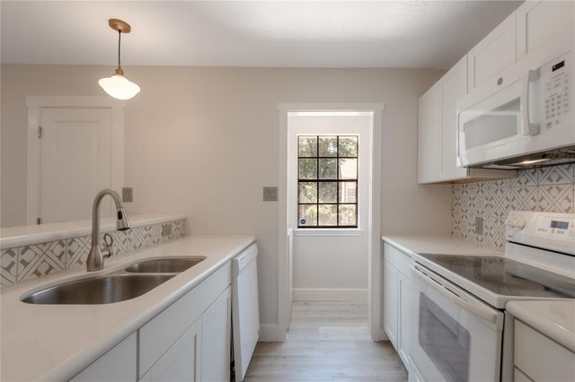 2401 Sycamore Avenue E6, Huntsville, TX 77340