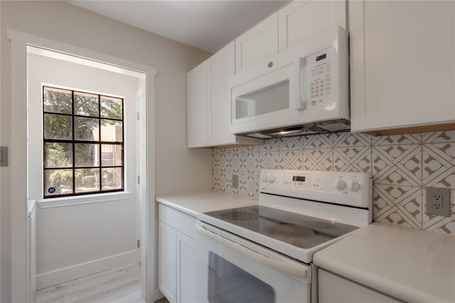 2401 Sycamore Avenue E6, Huntsville, TX 77340