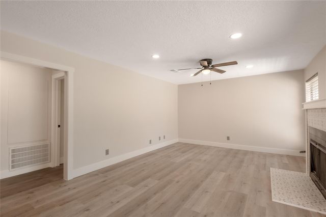 2401 Sycamore Avenue E6, Huntsville, TX 77340