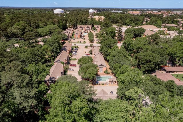 2401 Sycamore Avenue E6, Huntsville, TX 77340