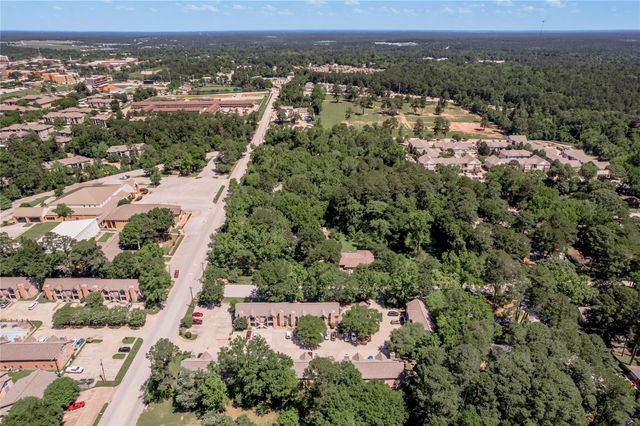 2401 Sycamore Avenue E6, Huntsville, TX 77340