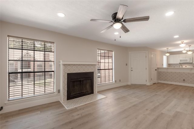 2401 Sycamore Avenue E6, Huntsville, TX 77340