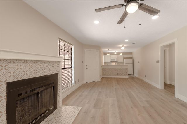 2401 Sycamore Avenue E6, Huntsville, TX 77340
