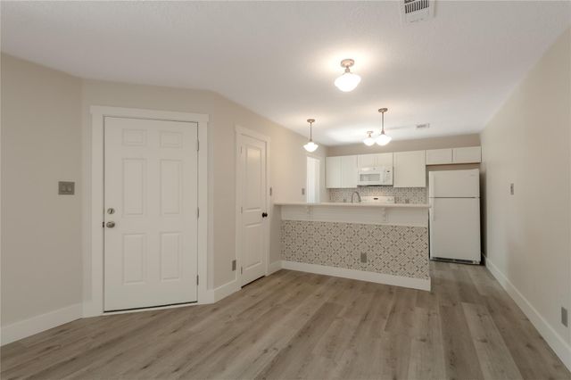 2401 Sycamore Avenue E6, Huntsville, TX 77340