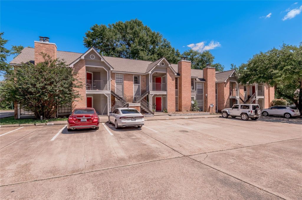2401 Sycamore Avenue E6, Huntsville, TX 77340