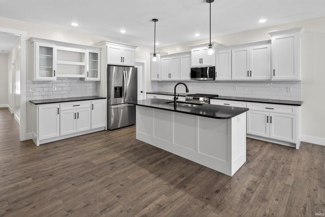 6021 Glencrest Court, Newburgh, IN 47630