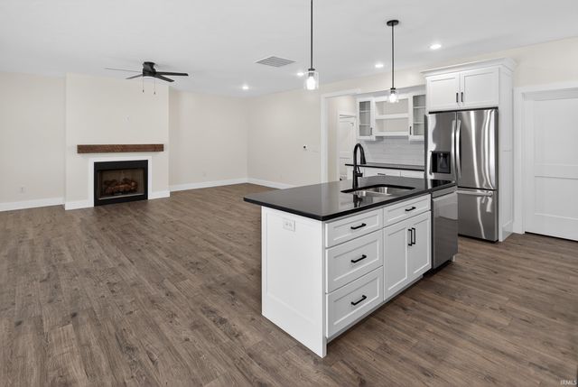 6021 Glencrest Court, Newburgh, IN 47630