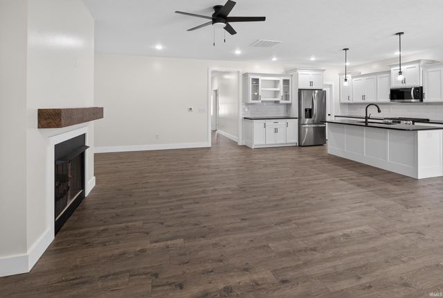 6021 Glencrest Court, Newburgh, IN 47630