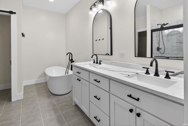 6021 Glencrest Court, Newburgh, IN 47630