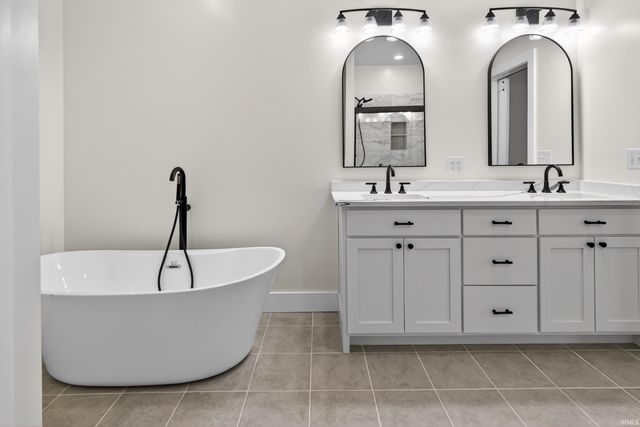 6021 Glencrest Court, Newburgh, IN 47630