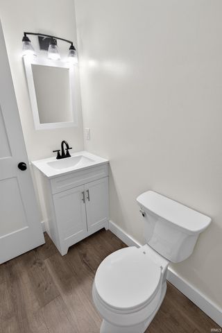 6021 Glencrest Court, Newburgh, IN 47630