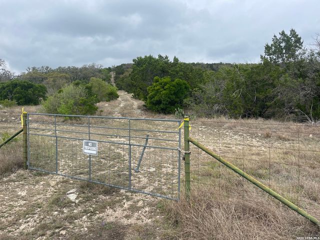 000 Private Road 2410, Hondo, TX 78861
