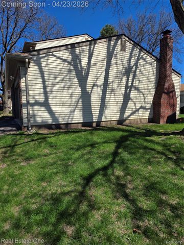 2898 Roundtree Drive, Troy, MI 48083